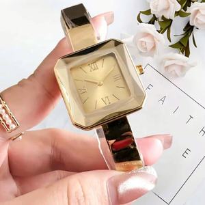 Reloj de Mujer con Esfera Cuadrada, Correa de Acero Inoxidable, Números Romanos y Rayas Verdes y Rojas, Elegante Reloj de Cuarzo, Nuevo Reloj de Lujo para Mujer con Aleación - Product Image 5