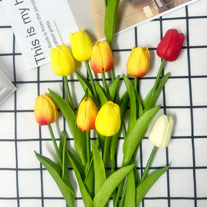 Steli di Tulipani in PU Ultra-Realistici al Tatto e dai Colori Vivaci, Stelo Singolo di <span class=keywords><strong>Tulipano</strong></span> da 34 cm - Product Image 1