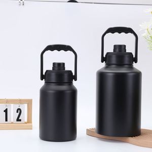 Bouteille d'eau isotherme en acier inoxydable de 128 oz (un gallon) à double paroi avec paille et bec verseur anti-fuite - Product Image 4