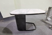 Table basse en métal asymétrique - Design géométrique contemporain