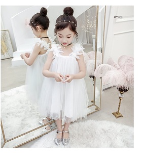 Abito da Sposa Stile Principessa Americana Vintage con Spalle Scoperte e Pizzo Floreale Bianco per Bambine - Product Image 4