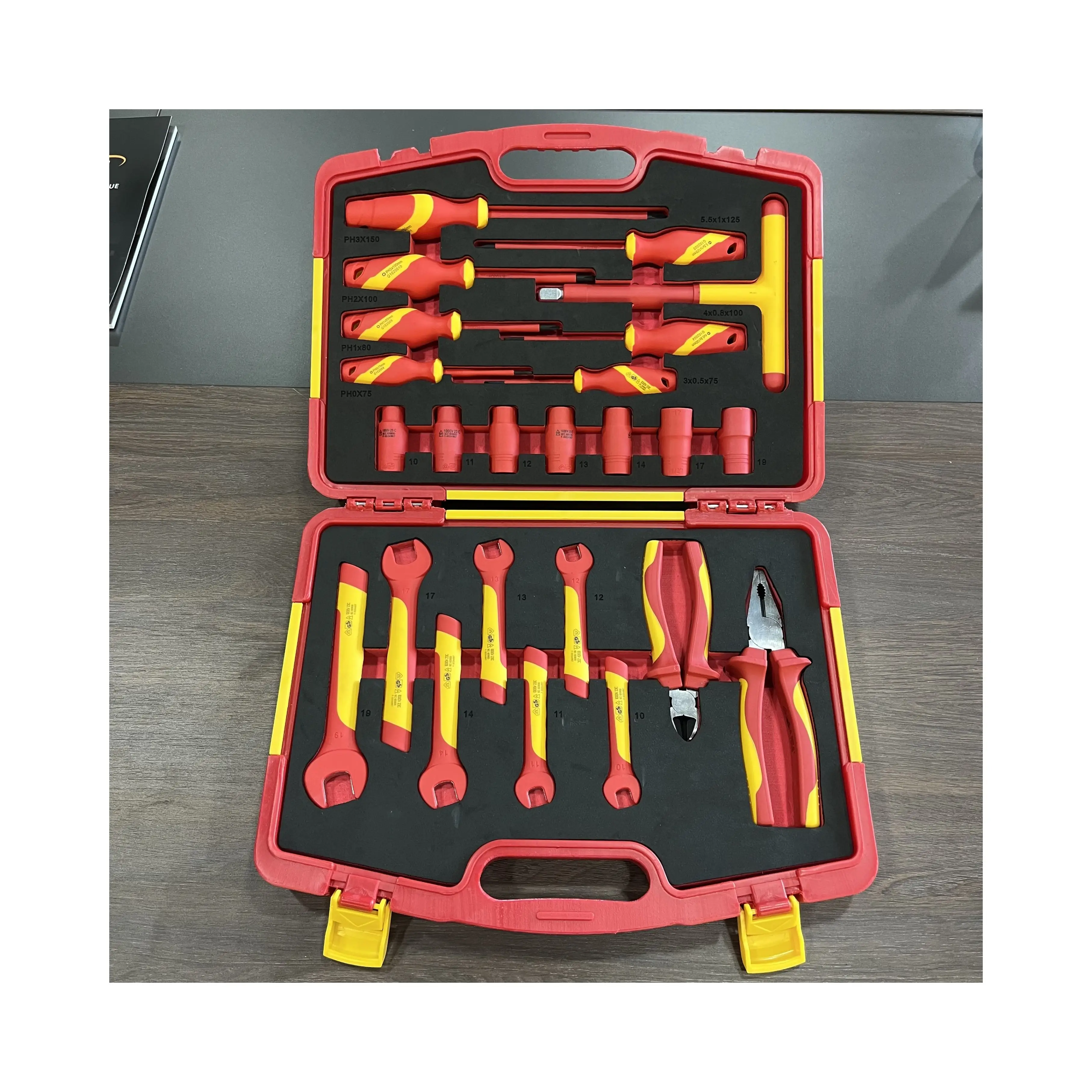 24pcs Insulated Tool Set wrench screwdriver socket plier set 1000v 23c Insulated hand tools