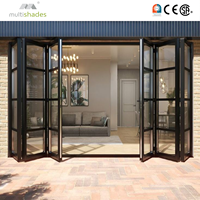 Porte pliante de luxe MULTISHADES pour villa, transformant les espaces avec un design minimaliste et contemporain