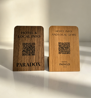 Support NFC en bois personnalisé avec code QR et gravure laser pour menu de restaurant, avis Google et plaque NFC - Fabrication Nichen One