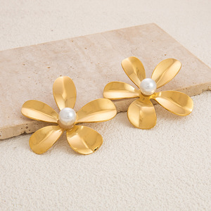 Boucles d'oreilles tendance plaquées or 18 carats en alliage de zinc, motifs fleur, étoile de mer, perle, tournesol, simples et polyvalentes - Product Image 4