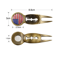 Marqueur de balle de golf en métal personnalisé Putting Green Forks Divot Tool Chapeau de golf avec marqueur de balle magnétique Marqueur de balle de golf Hat Clip Set