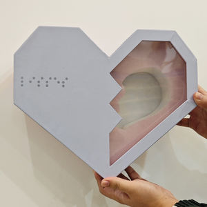 Caja de Regalo de Cartón con Forma de Corazón Holográfica Rosa con Logotipo Personalizado, Papel de Arte de 2 mm para el Cuidado de la Piel, para Embalaje de Cosméticos - Product Image 3