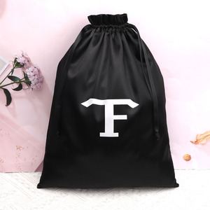 Sac à cordon en satin noir petit format pour bijoux, personnalisable avec logo, idéal pour cosmétiques, montres et parfums – Offre Spéciale - Product Image 1