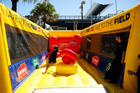 Aire de jeu gonflable de rugby personnalisée en PVC pour événements promotionnels et activation de marque