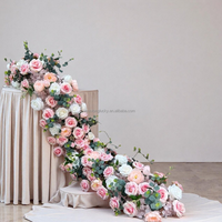 Décor de cabine téléphonique rose de mariage et d'événement, ornement de fleur colorée artificielle, photo-pour la cérémonie, la réception et l'affichage de magasin