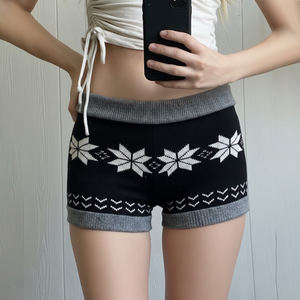 Pantalones Cortos de Punto Jacquard Navideños INS Fair Isle para Mujer, Cintura Baja, Ajuste Delgado, Cálidos y Elásticos, Pantalones Cortos de Punto para Invierno, Cómodos y Casuales para las Fiestas - Product Image 5