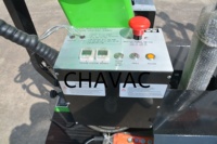 Machine de levage de verre mobile alimentée par batterie avec flèche télescopique pour chantier de construction