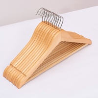 Cintre multifonctionnel en bois de peuplier de couleur naturelle en gros