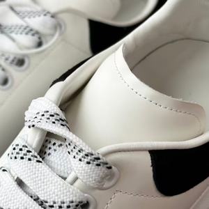 รองเท้าลำลองแบบผูกเชือกคุณภาพสูง ดีไซน์หรูหรา กันลื่น พื้นรองเท้าบุนุ่ม พร้อมดีไซน์ป้องกันหัวเข่า เหมาะสำหรับทุกฤดูกาล - Product Image 6