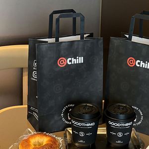 Sacs à café biodégradables personnalisés avec poignée, sacs en papier kraft écologiques pour les bars à jus et les boissons au thé au lait Boba - Product Image 6