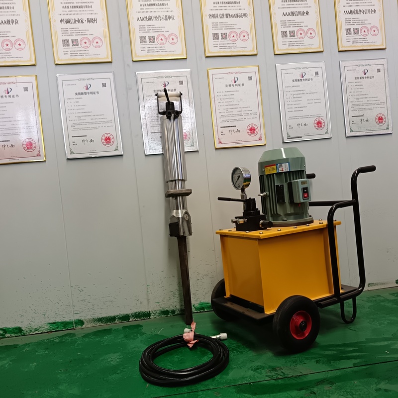 Nonexplosive Hard Rock Concrete Splitter for