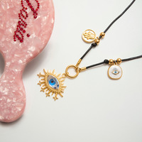 Collier Pendentif Œil Élégant avec Breloque Hamsa, Cristal Doré, Œil Bleu, Cordon Noir – Bijoux en Gros Personnalisables pour Femmes