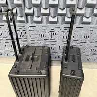 XYY PE-300/400W Valise intégrée avec double roulettes pivotantes, surface métallique brossée, emplacements pour cartes, étanche IP65 pour amplificateurs