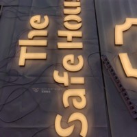 Letras de Canal Retroiluminadas de Acero Inoxidable Mate Color Oro Champán, Personalizadas de Primera Calidad, Señalización Comercial, Resistentes a la Intemperie IP65