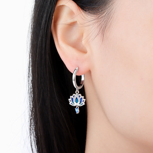 Pendientes de Loto Azul en Cobre Blanco – Accesorios para Mujer, Pendientes de Circonia Hipoalergénicos, Ideales para Uso Diario y Fiestas - Product Image 5