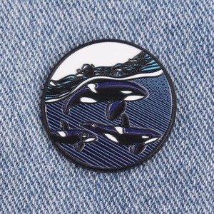 Pin Esmaltado Minimalista <span class=keywords><strong>de</strong></span> Familia <span class=keywords><strong>de</strong></span> Orcas, Broche Estilizado <span class=keywords><strong>de</strong></span> Ballena <span class=keywords><strong>Asesina</strong></span> - Product Image 1