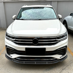 Alerón delantero Amp-Z para Volkswagen Tiguan L R-Line 2021-24, acabado mate con textura de fibra de carbono en negro piano. - Product Image 1
