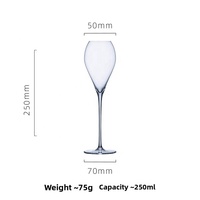 Vin en verre de cristal de conception classique faite à la main pour la tige ultra-mince de lumière de bulle de Champagne pour l'usage domestique de luxe pour le vin rouge