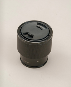 Lente teleobjetivo principal de precio bajo Sigma 90mm f2.8 DG DN Contemporary con montura E para cámaras sin espejo de fotograma completo. - Product Image 5