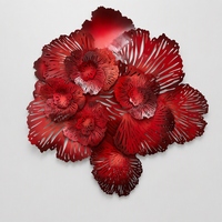 Grande sculpture murale en acier inoxydable rouge en forme de fleur, art floral découpé au laser 3D, sculpture métallique personnalisée pour la décoration du hall d'hôtel