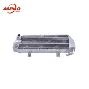 AUMO Pièces de moteur de <span class=keywords><strong>scooter</strong></span> de qualité supérieure Système de refroidissement Radiateur 2ADE24600000 MBK MACH G JOG RR 2001-2015 YAMAHA Boîtier argenté - Product Image 4