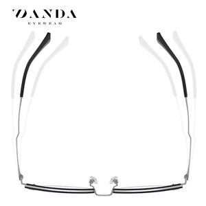 Montura de Gafas Danda ST6205 Cuadrada de Titanio Puro Unisex con Protección Contra Luz Azul y Lentes Planas - Product Image 5