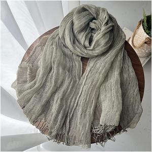 Sciarpa da donna in lino con stampa Art Déco unica, di tendenza 2026, per esterni, stile  "Hyperbole ", delicata e di buona qualità - Product Image 2