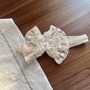 Bandeau en dentelle pour bébé, bandeau à nœud floral pour nouveau-nés filles, accessoires capillaires doux, élastiques et respirants, ne blesse pas la peau, accessoires photo - Product Image 2