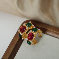 Boucles d'oreilles pendantes en acier inoxydable en forme de C, style français, avec pierres en résine rouge et verte, perles et bijoux dorés vintage