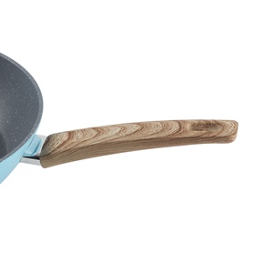 Venta al por mayor saludable revestimiento antiadherente sartén 22cm 24cm 28cm varios tamaños sartén <span class=keywords><strong>de</strong></span> aluminio con mango <span class=keywords><strong>de</strong></span> madera resistente al calor - Product Image 4