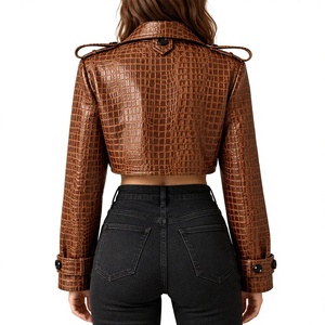 Chaqueta Corta de Mujer en Cuero PU Marrón con Estampado de Cocodrilo, Detalle de Lazo Largo, Manga Larga y Cuello Camisero - Product Image 2