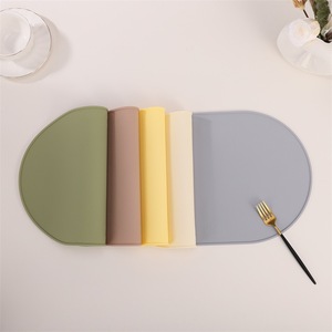 เสื่อให้อาหารสัตว์เลี้ยงสําหรับสุนัขแมว ซิลิโคนทําความสะอาดง่าย - Product Image 4