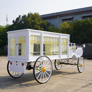 รถม้าศพสไตล์ยุโรปสีขาวพร้อมฝาครอบล้อสีทองสำหรับใช้ในการพิธีศพ - Product Image 1