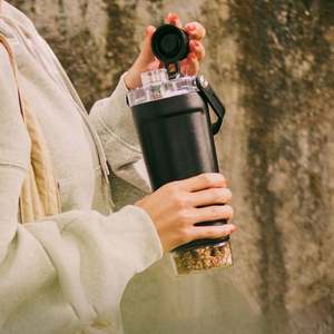 Botella Mezcladora de Acero Inoxidable Aislada a Prueba de Fugas con Base de Almacenamiento para Batidos de Proteínas para Fitness - Product Image 4