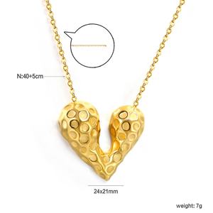 Collier en acier inoxydable européen et américain, pendentif cœur irrégulier martelé plaqué or 18 carats pour femmes - Product Image 2