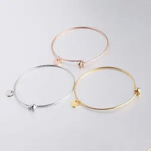 Gold Plated Stainless Steel 60ミリメートルDia 8ミリメートルRound Charms BangleためWomen