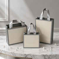 Sac cadeau en papier imprimé sur mesure, sac à main en papier de luxe pour l'emballage de bijoux, sac fourre-tout personnalisé avec logo pour bijouterie