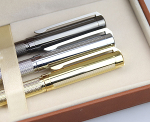 Stylo bille de luxe en métal doré, gravé sur mesure, avec fonction rotative, idéal pour les cadeaux d'affaires. - Product Image 3
