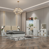 Ensemble de meubles de chambre à coucher en bois de luxe pour villa, bureau à domicile, lit moderne Queen, Full, King Size avec rangement, éclairage intégré, finition beige brillant