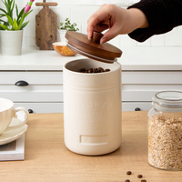 Bocal de rangement en céramique avec lettres simples personnalisées avec couvercle en bois pour la maison cuisine sel poivre thé peut stockage conteneur alimentaire idée cadeau