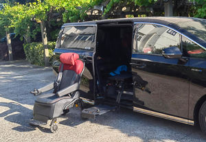 Siège de voiture électrique de luxe en cuir réglable Programmable tournant ascenseur handicapé handicapé fauteuil roulant utilisateurs capacité de charge 150KG - Product Image 5