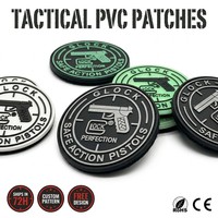 Patch en caoutchouc PVC souple imperméable personnalisé directement de l'usine pour pantalons, jeans, vestes, avec crochet latéral uniquement