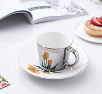 Ensemble tasse et soucoupe en céramique et porcelaine, design moderne et luxueux, motif floral, effet miroir réfracteur, pour café et thé, écologique et durable