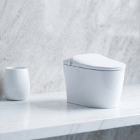 Ensemble WC intelligent moderne avec siège chauffant en céramique à fixation au sol, double chasse d'eau, désodorisation automatique, réservoir encastré et veilleuse