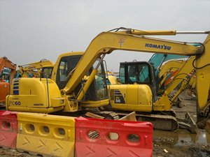 Excavadora de cadenas usada KOMATSU PC60-7 de 6 toneladas, miniexcavadora hidráulica con motor 4D95LE en venta - Product Image 4
